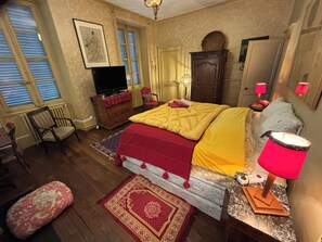 6 Schlafzimmer, Zimmersafe, Bügeleisen/Bügelbrett, Reisekinderbett