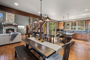 Interior - Private Mountain Getaway w/ Epic Views, Spa+Winter Savings (Cle Elum)