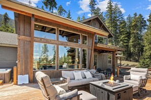 Terrace/patio - Private Mountain Getaway w/ Epic Views, Spa+Winter Savings (Cle Elum)