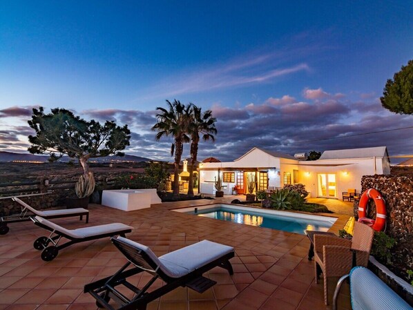 A heated pool - Villa Kura Puerto del Carmen (Tías)