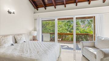 3 bedrooms, iron/ironing board, travel crib, free WiFi