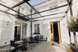 Bar (in der Unterkunft)