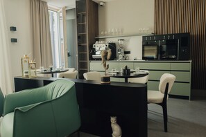 Tägliches Frühstücksbuffet gegen Gebühr