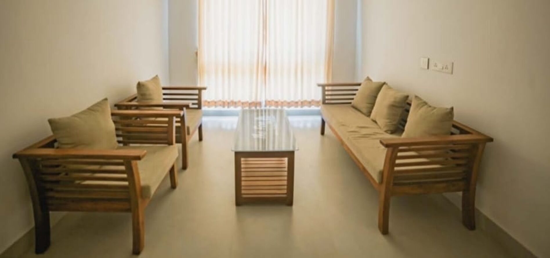 Perhehuvila, 2 makuuhuonetta, parveke, vuoristonäköala | Oleskelualue | 32–tuumainen äly-TV, jossa digitaalikanavat