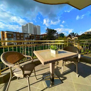 Outdoor dining - Gorgeous fully furnished 3-bedroom home in exclusive Kileleshwa/Gym/Playground (Nairobi)