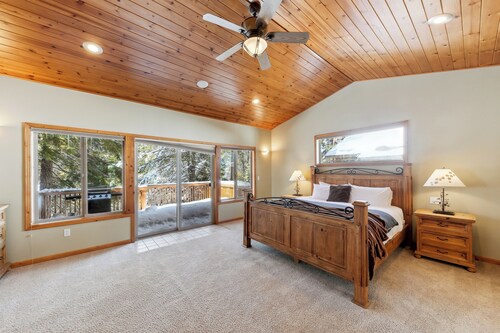 Artisan Chalet: Pet Friendly, Deluxe Kitchen, Games