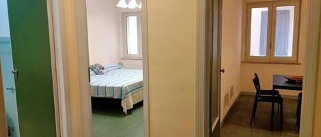 1 habitación, wifi y ropa de cama