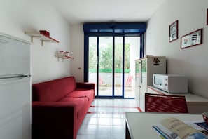 Living room - Cozy Flat With Balcony Near the Beach in Bibione (San Michele al Tagliamento)