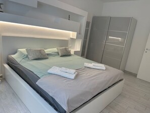 2 Schlafzimmer, Reisekinderbett, WLAN, Bettwäsche