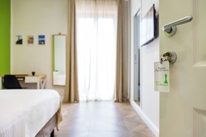 Room Tre Regine | Blackout drapes, iron/ironing board, free WiFi, bed sheets - Terrazza Terzo Cardine (Naples)