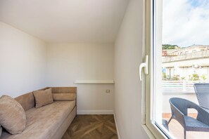 Room San Martino | Blendingsgardiner, strykejern/-brett, wi-fi (inkludert) og sengetøy