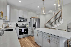 Fridge, microwave, oven, stovetop - Shenanigans on the Sea (SOS) (Carolina Beach)