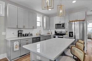 Fridge, microwave, oven, stovetop - Shenanigans on the Sea (SOS) (Carolina Beach)