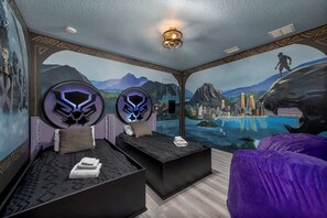 6 bedrooms, iron/ironing board, WiFi, bed sheets