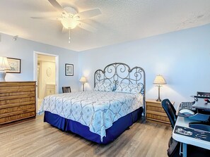 2 bedrooms, desk, iron/ironing board, WiFi - Quiet Waters Condominium 4E-Perfect beach getaway! (Indian Shores)