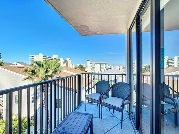 Property grounds - Quiet Waters Condominium 4E-Perfect beach getaway! (Indian Shores)
