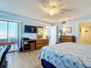 2 bedrooms, desk, iron/ironing board, WiFi