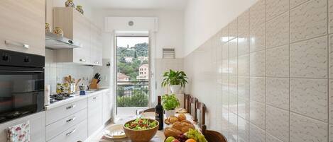 Apartamento, sacada | Cozinha privada