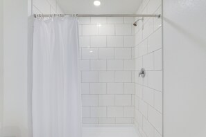 Apartment (2 Bedrooms) | Interior - 6 Mi to Apollo Beach: Townhome w/ Pool Access! (Ruskin)