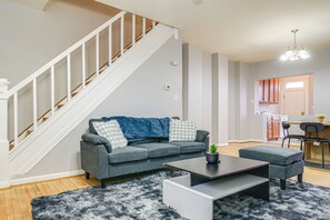 Interior - 4 Mi to Inner Harbor & Jhu: Baltimore Townhome! (Baltimore)