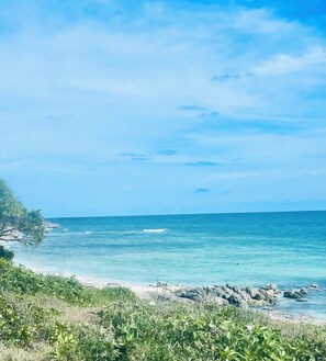 Chaises longues, serviettes de plage