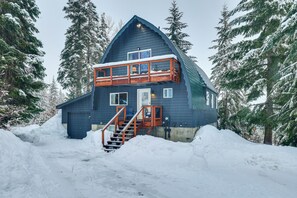 Interior - Hot Tub & Sauna: Mountain Living at Hyak Cabin! (Snoqualmie Pass)