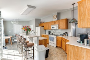 House (3 Bedrooms) | Interior