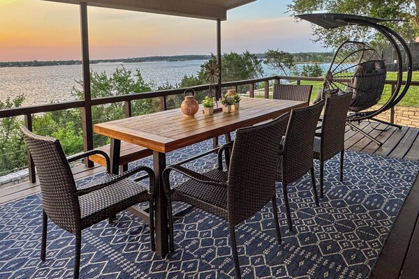 Luxe Lake Granbury Retreat: Dock, Deck & Game Room - Granbury, TX