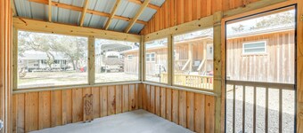 Near Steinhatchee River: Studio w/ Screened Porch!