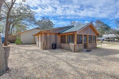 Near Steinhatchee River: Studio w/ Screened Porch!