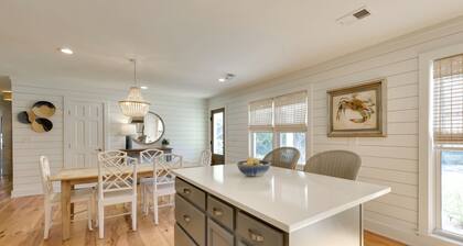 3 Mi to Beach: Coastal Escape in Mount Pleasant