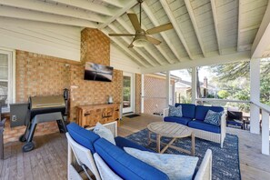 House (3 Bedrooms) | Interior - 3 Mi to Beach: Coastal Escape in Mount Pleasant (Mount Pleasant)