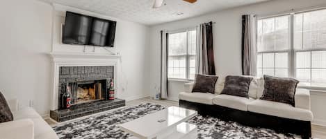 House (3 Bedrooms) | Interior