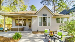 A house with a covered patio, a hot tub, and outdoor seating. - Hot Tub, Fire Pit: Retreat in The Woodlands! (The Woodlands)