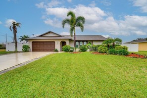 House (4 Bedrooms) | Interior - Dock & Dolphin Sightings! Cape Coral Family Escape (Cape Coral)