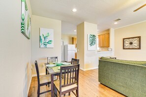 House (2 Bedrooms) | Interior - Half-mi to Galveston Strand: Charming Home w/ Yard (Galveston)