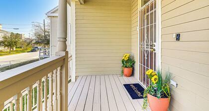 1/2 Mi to Galveston Strand! Coastal Haven w/ Deck