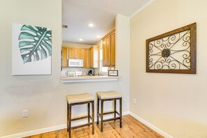 House (2 Bedrooms) | Interior - Half-mi to Galveston Strand: Charming Home w/ Yard (Galveston)