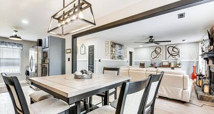 4 Mi to Airport: Atlanta Home w/ Deck & Hot Tub