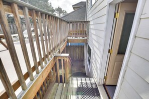 Interior - 1 Block to Twin Rocks Beach: Pet-friendly Cottage (Rockaway Beach)