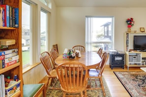 Cottage (2 Bedrooms) | Interior - 1 Block to Twin Rocks Beach: Pet-friendly Cottage (Rockaway Beach)