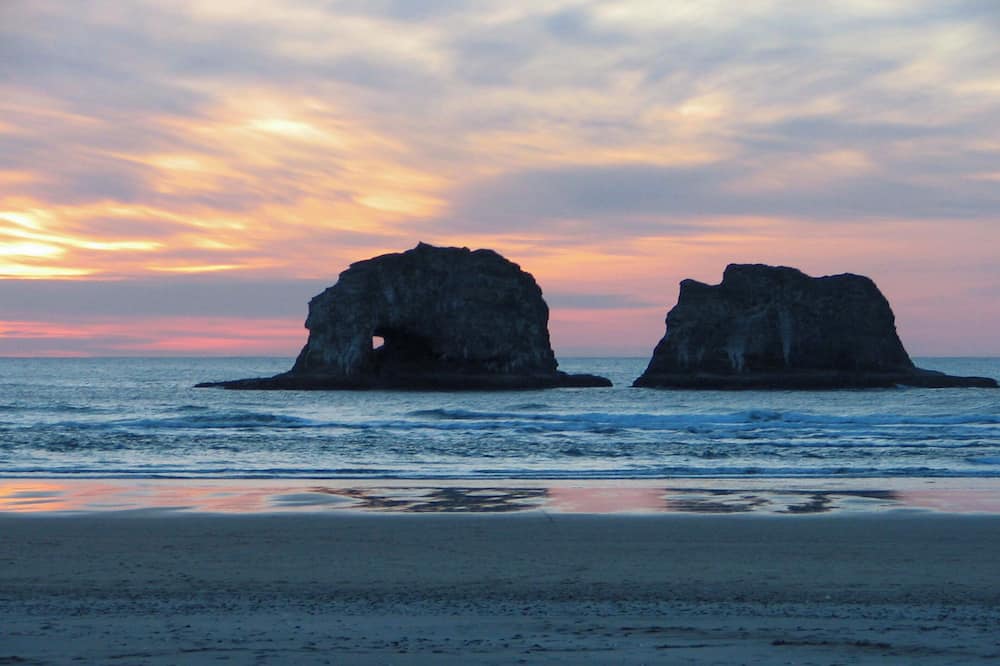 1 Block to Twin Rocks Beach: Pet-friendly Cottage - Bay City, OR