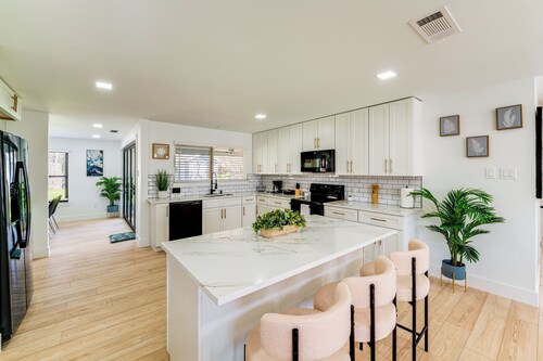 Relax Fireside: Dallas Area Home w/ Yard & Patio!