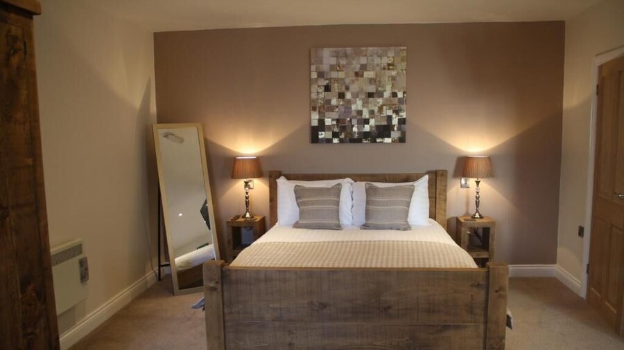 HOMESLY THE WOODMAN INN LTD