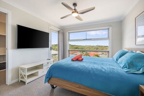 3 bedrooms, desk, iron/ironing board, WiFi