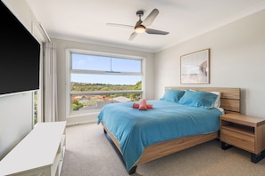 3 bedrooms, desk, iron/ironing board, WiFi