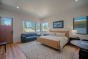 1 bedroom, internet, bed sheets - Peaceful Forest Stay with Private Deck & Fireplace (Sunriver)