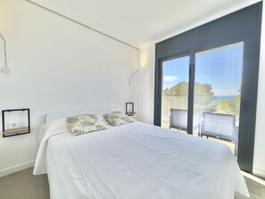 2 bedrooms, iron/ironing board