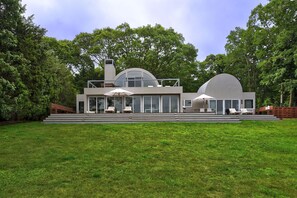 House - Sunset Villa by Rove Beachfront w Deck Pool (Sag Harbor)