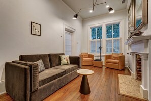 Smart TV - Prime Location in Heart of Savannah Facing Square By Lucky Savannah (Savannah)